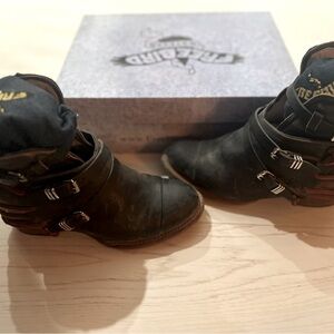 Freebird Crue black multi booties size 8